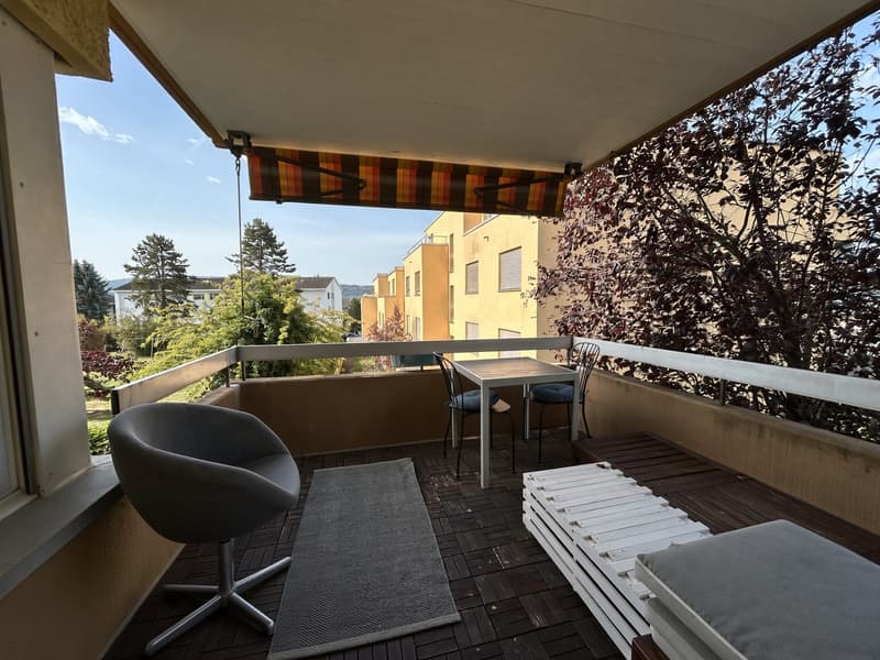 3.5 Zimmer Wohnung mit sonnigem Balkon und Blick ins Grüne (3)