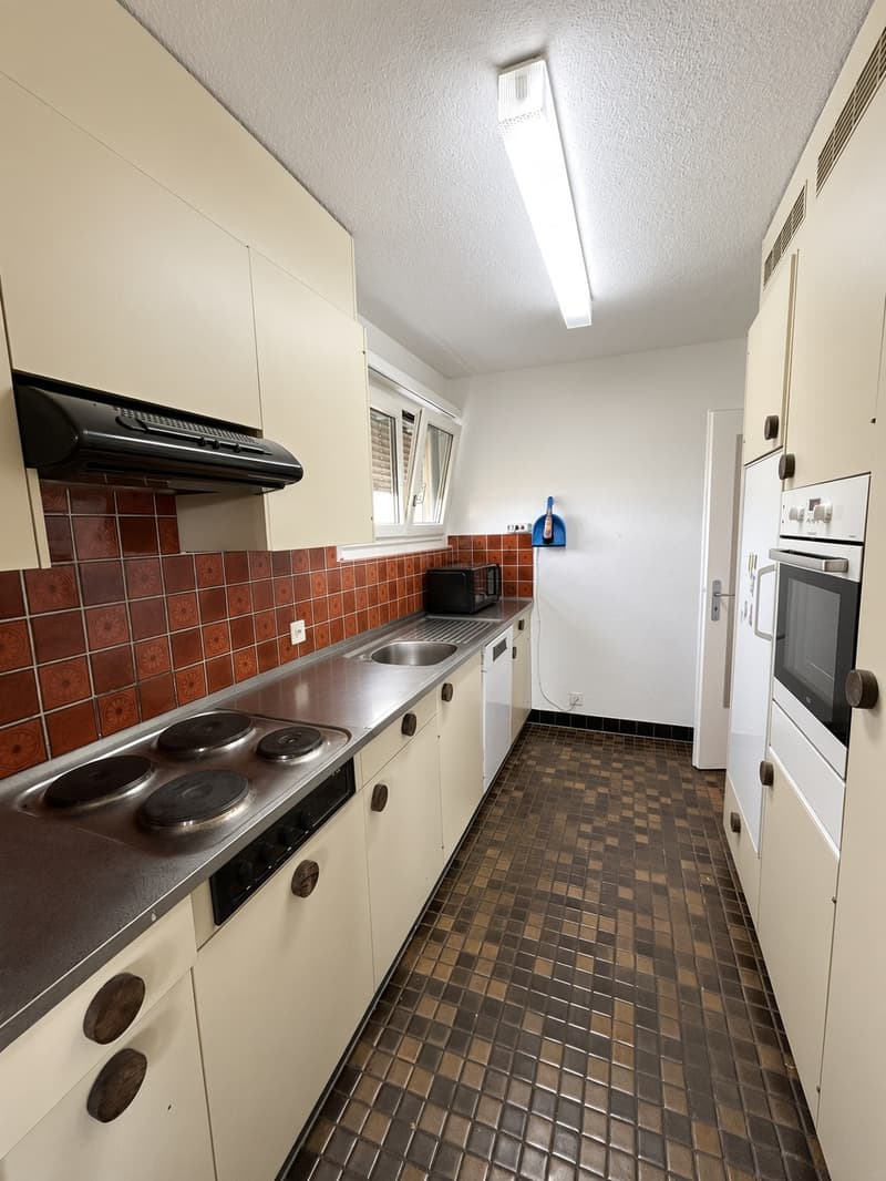 3.5 Zimmer Wohnung mit sonnigem Balkon und Blick ins Grüne (8)