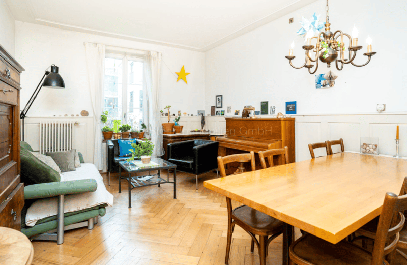 ZWISCHEN-Vermietung einer charmanten 4-Zi Whg. mit grossem Mansardenzimmer (1)