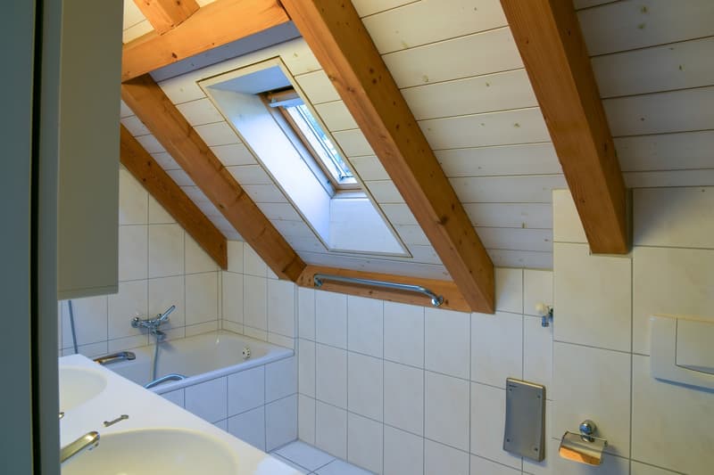 Sonnige 4.5-Zimmer-Dachmaisonette mit Traum-Weitsicht im Limmattal / Sunny 4.5-Room Duplex Apartment with Panoramic Views in Oetwil an der Limmat (11)