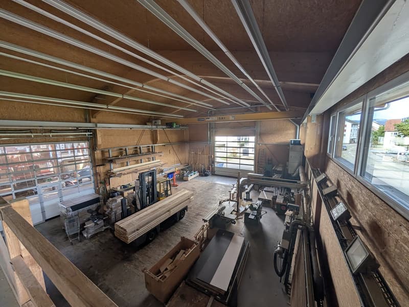 Gewerbehalle mit Kran, Lager und Büro in Lausen (1)