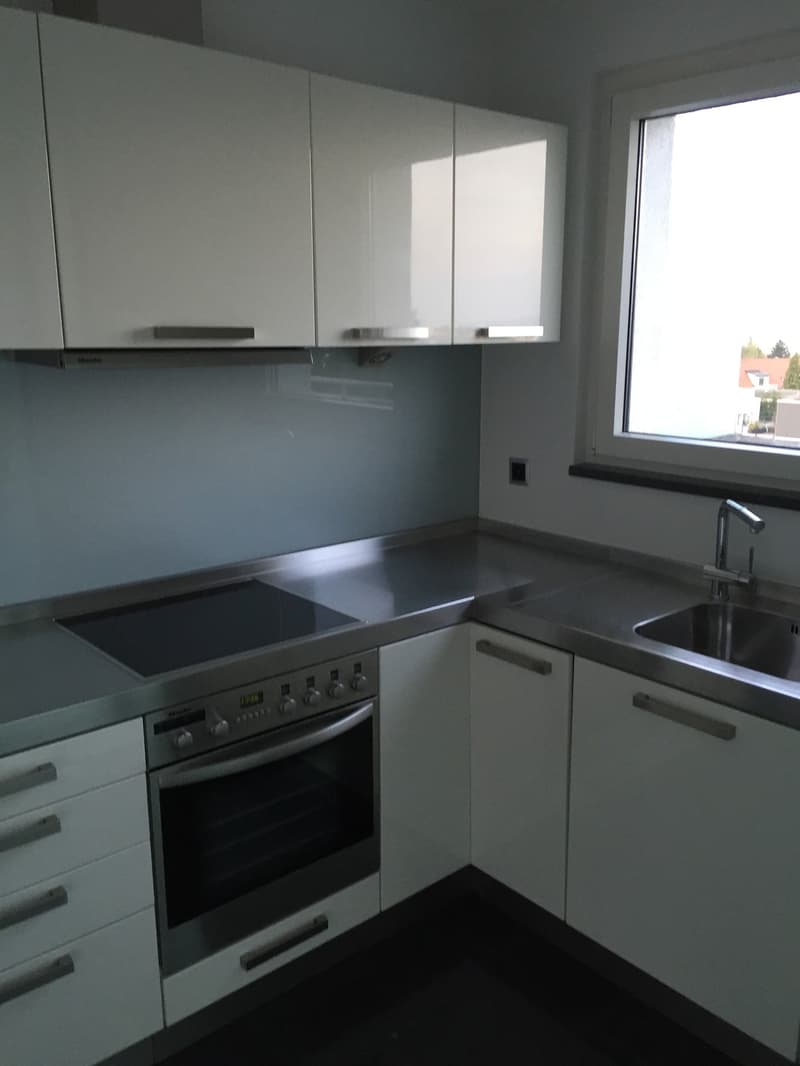 Sonnenverwöhnte 2.5-Zimmer-Wohnung mit See- und Alpensicht (6)