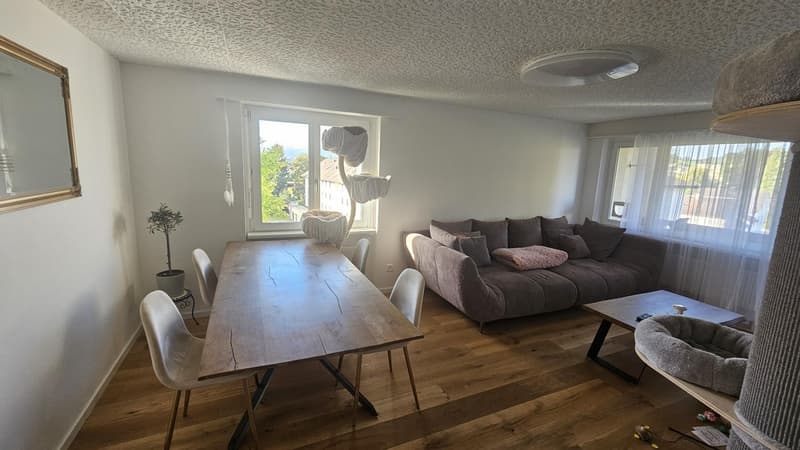 Wohnung im obersten Stock mit Lift und Balkon (2)