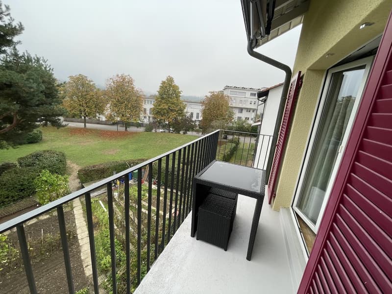 sehr schöne, ruhige und moderne 4 Zimmer Wohnung zu vermieten (2)