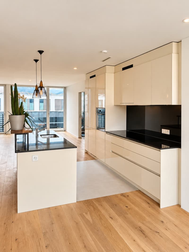 Helle 3.5-Zimmer-Dachwohnung mit Balkon, Weitsicht & Bahnhof direkt vor der Haustüre (1)