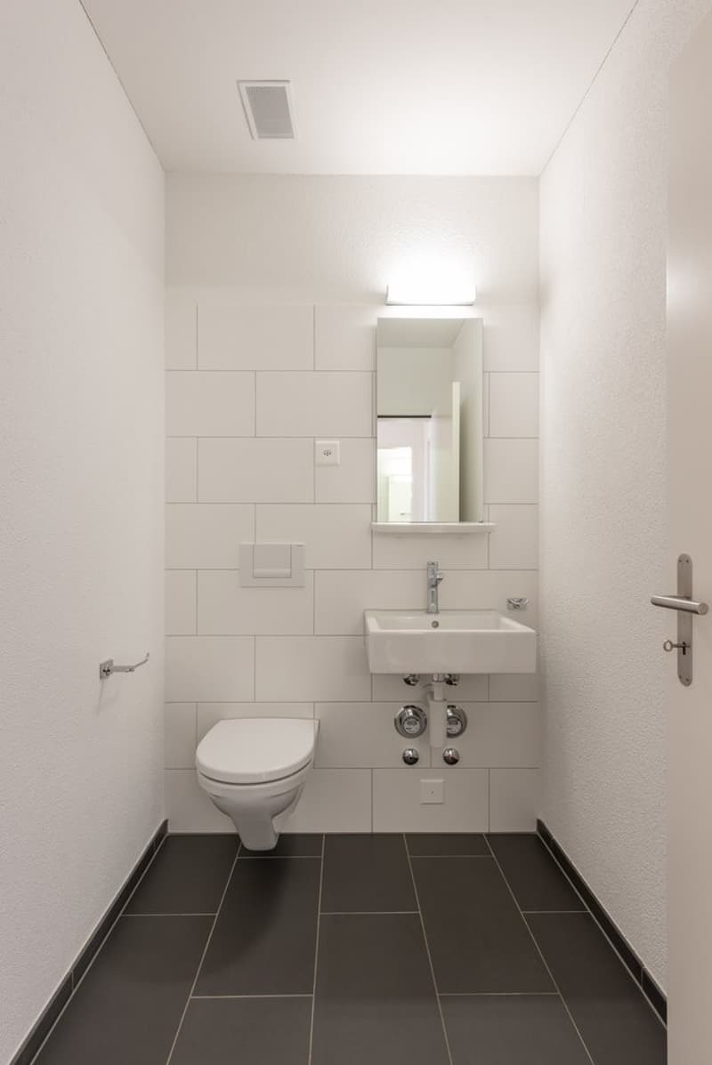 Separates WC mit Lavabo - Musterfoto