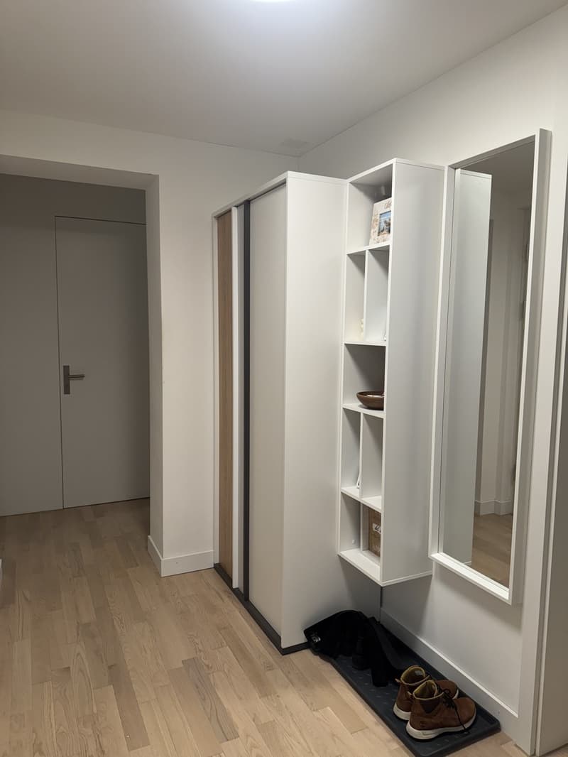 Bright 3.5-Room Apartment with Balcony, Private Washer/Dryer & Excellent Transport Links (2)