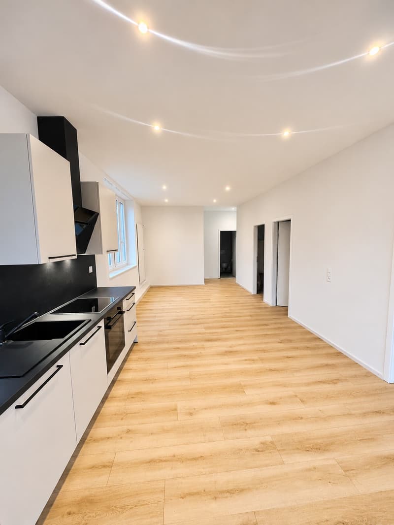 Helle, möblierte Einzelzimmer in frisch totalsanierter Wohnung (2)
