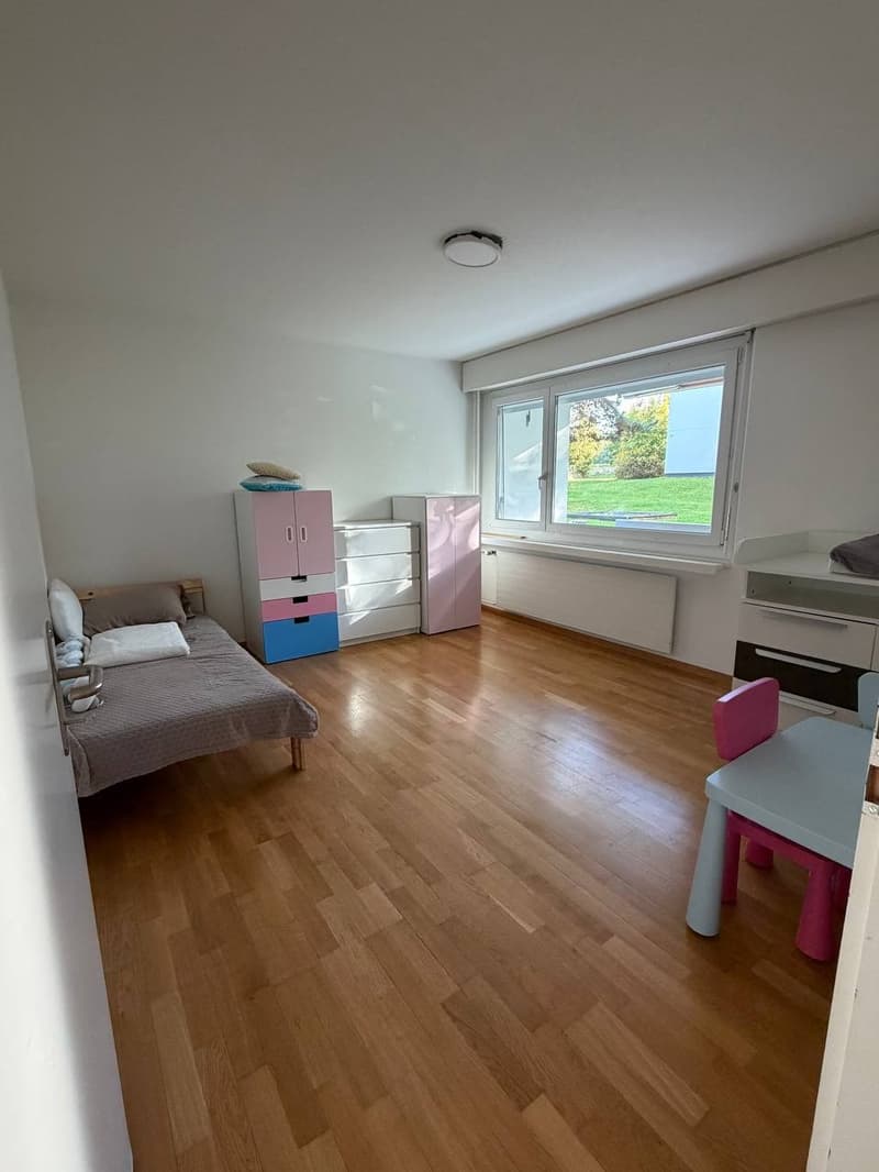 Spacious 4.5 apartment with private exit to garden in Zollikerberg (4)