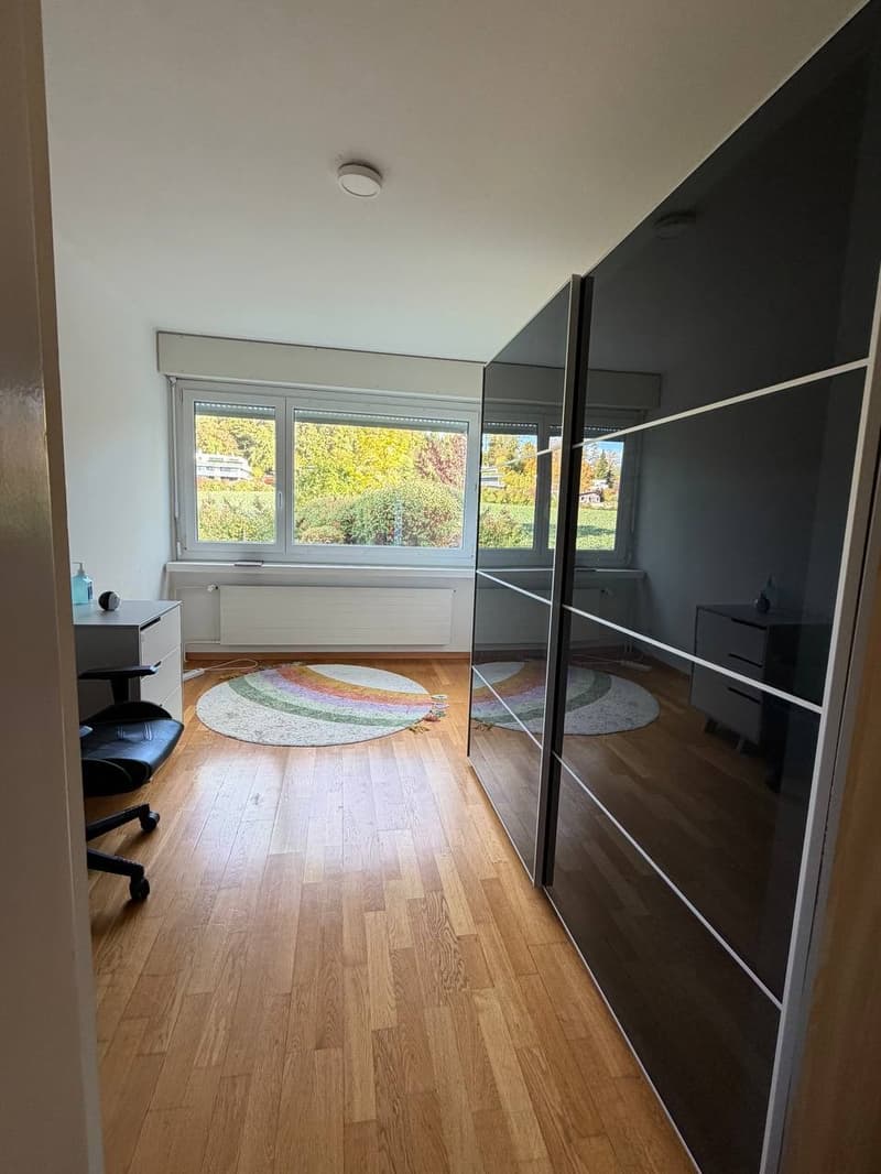 Spacious 4.5 apartment with private exit to garden in Zollikerberg (3)