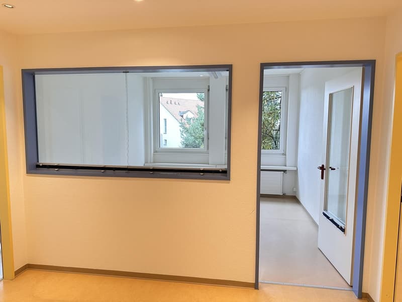 Büro-/Gewerberäume unterschiedlicher Grösse an guter Lage in Zumikon (2)