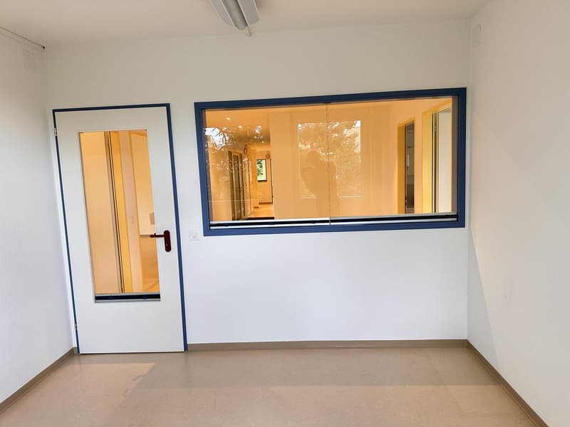 Büro-/Gewerberäume unterschiedlicher Grösse an guter Lage in Zumikon (3)