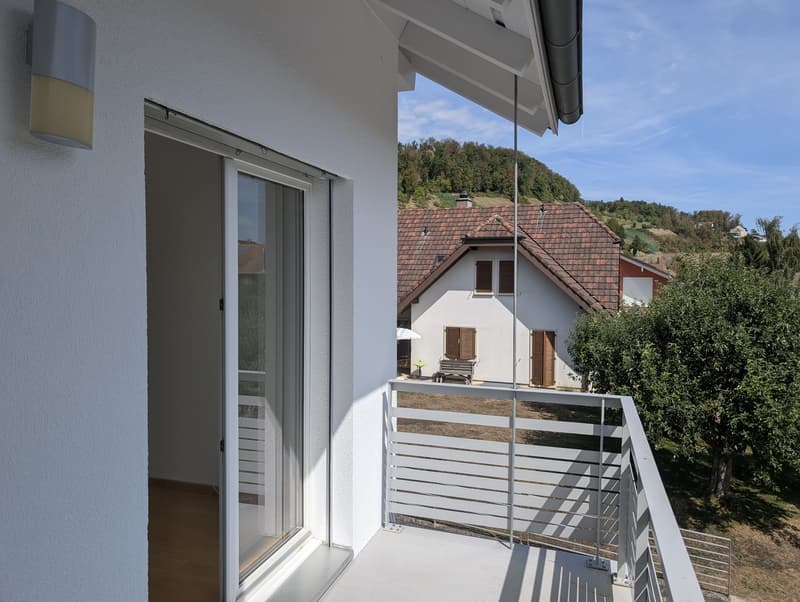 4.5-Zimmer-Maisonettewohnung mit Galerie und Balkon in Ziefen (12)