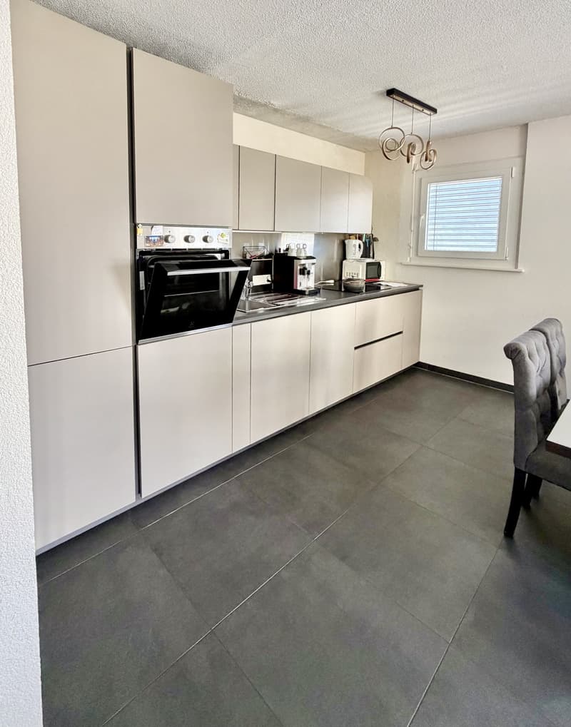 4.5 pièces rénové au 8e étage avec vue et balcons disponible dès le 01.02.2027 (2)
