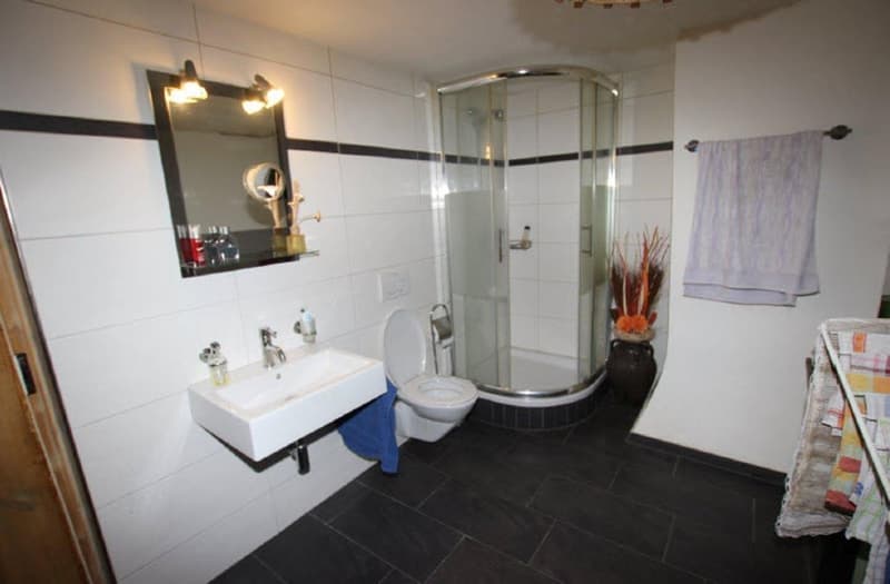 Residential & Commercial Building with Construction Plot 4 Apartments / Commercial Spaces (13)