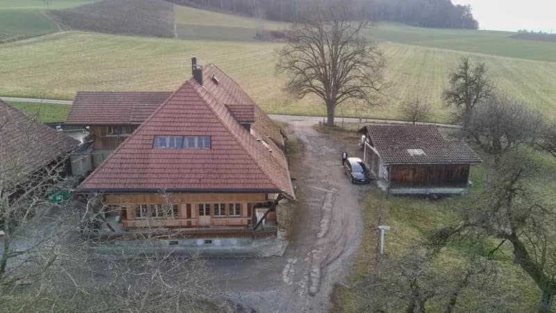 Charmante 4.5-Zimmer-Parterrewohnung in historischem Bauernhaus – Hettiswil b. Hindelbank (1)