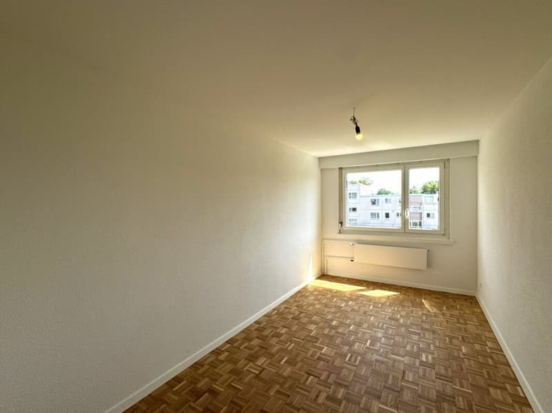 Appartement de 4 pièces rénové avec balcon sud et parking souterrain à Greifensee (6)