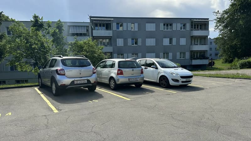 Aussenparkplatz (1)