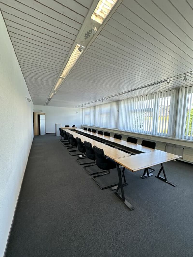 Repräsentative Büroflächen mit Empfang, Sitzungszimmer und Parkplätzen in Villmergen (11)