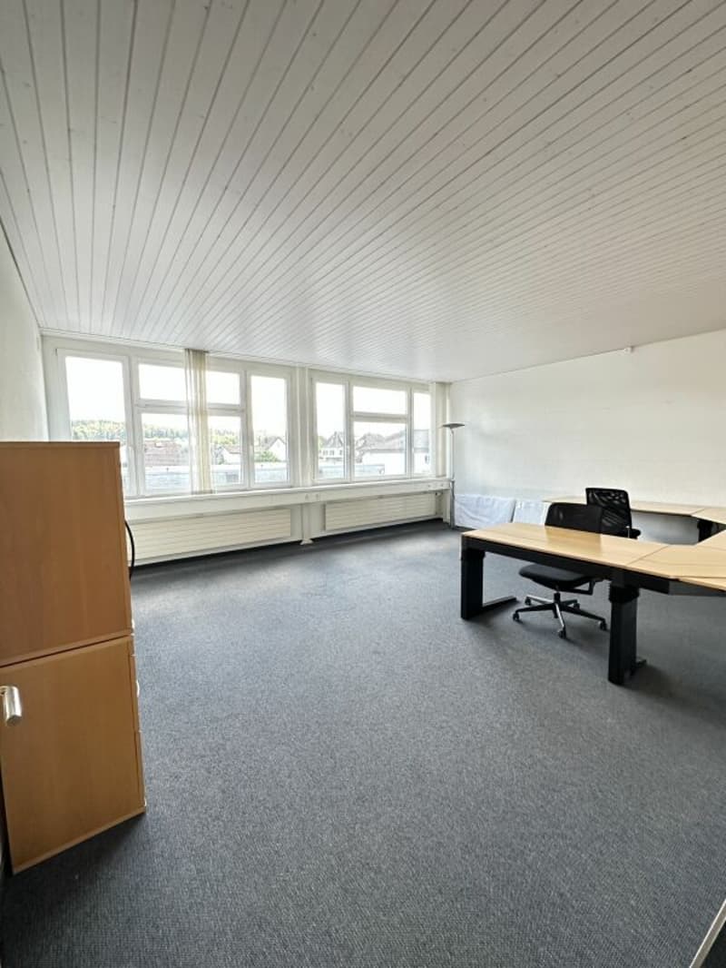 Repräsentative Büroflächen mit Empfang, Sitzungszimmer und Parkplätzen in Villmergen (9)