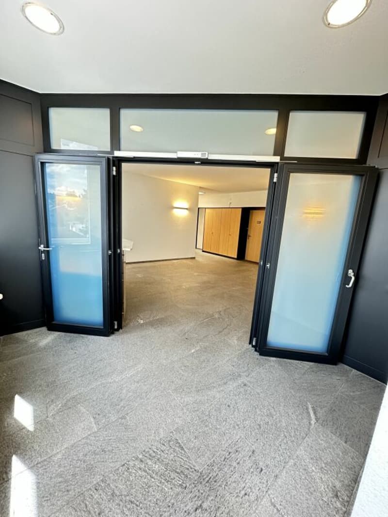 Repräsentative Büroflächen mit Empfang, Sitzungszimmer und Parkplätzen in Villmergen (4)