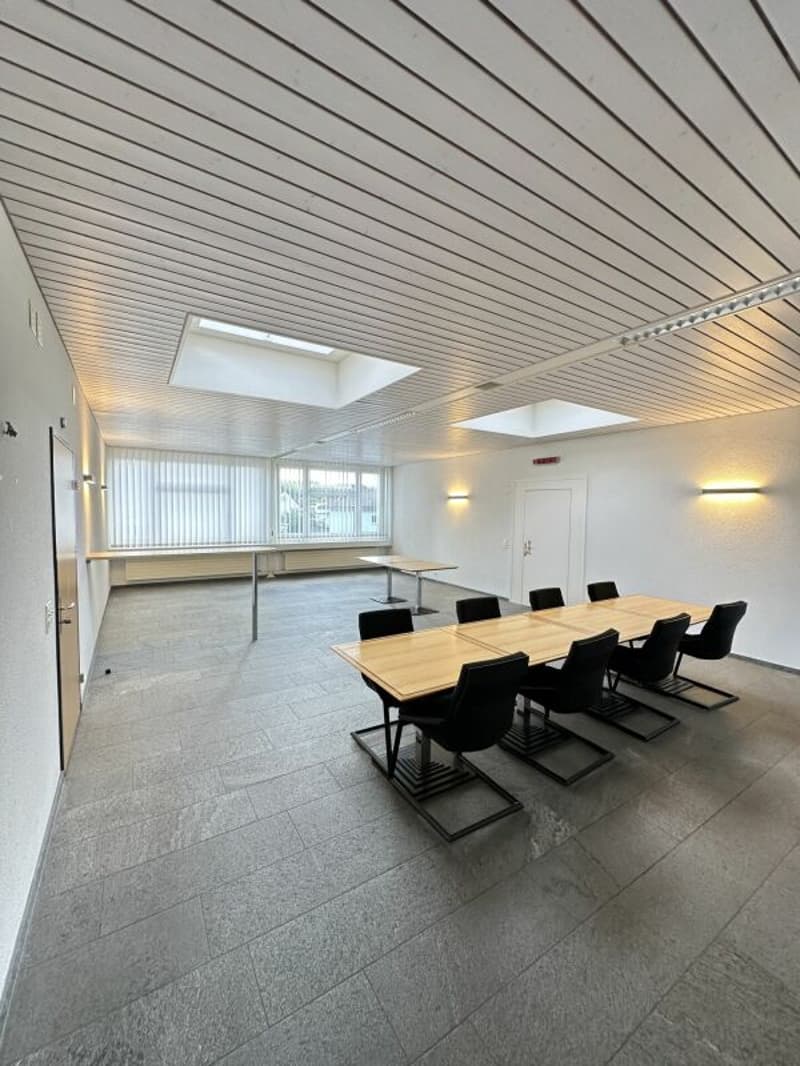 Repräsentative Büroflächen mit Empfang, Sitzungszimmer und Parkplätzen in Villmergen (15)