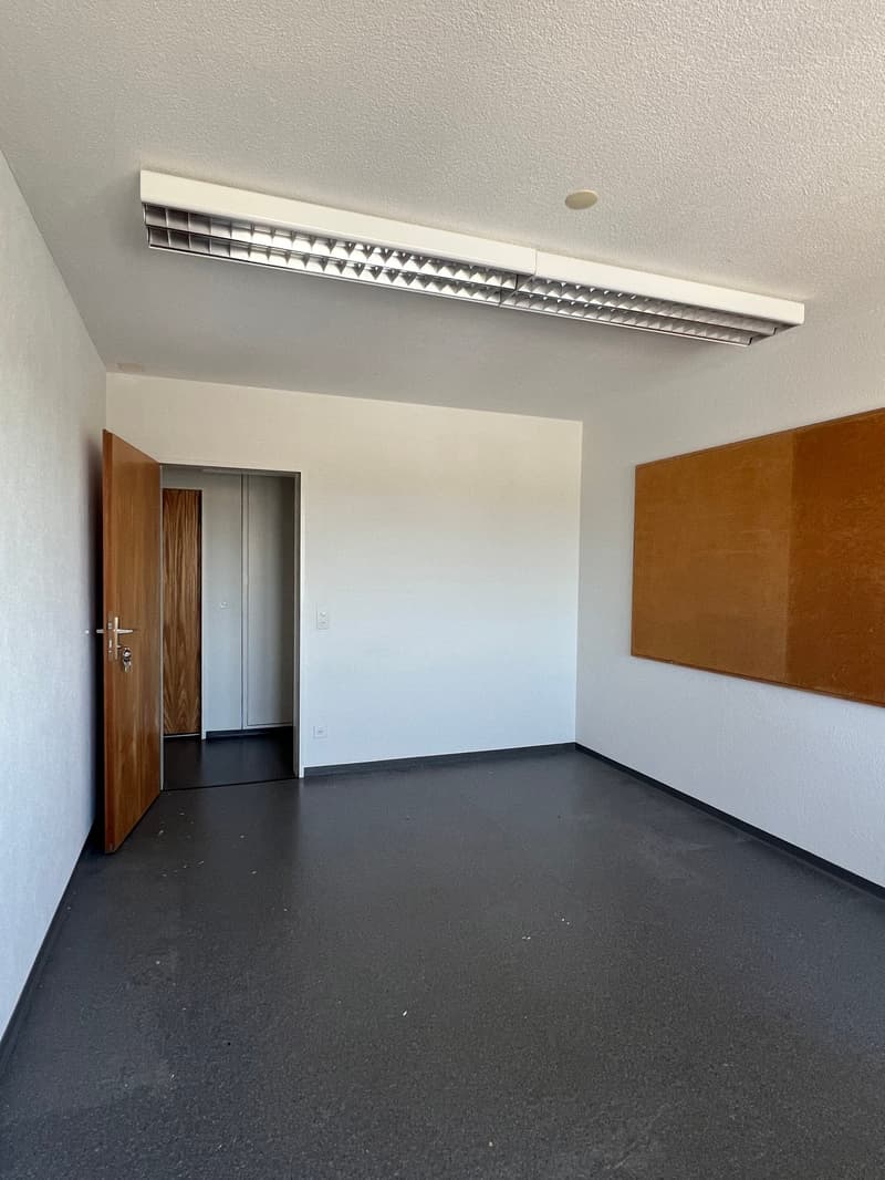 Heller Büroraum (16 m2) mit Weitsicht (2)