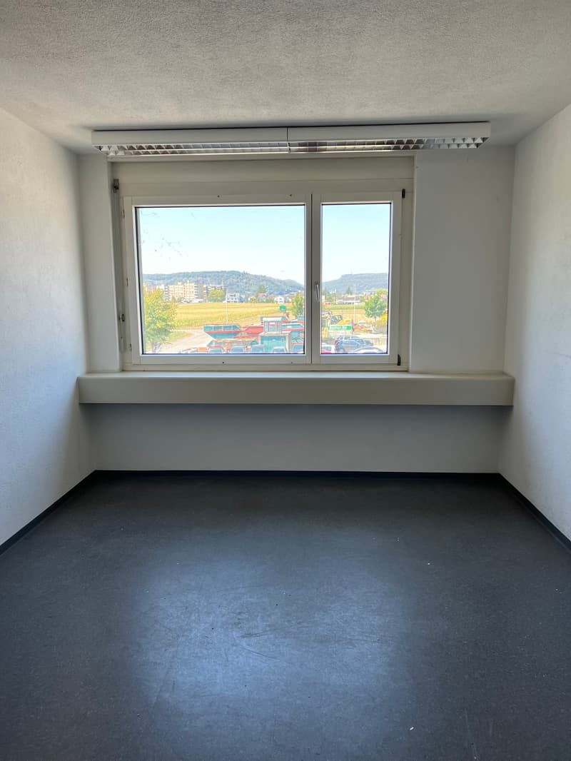 Heller Büroraum (16 m2) mit Weitsicht (1)
