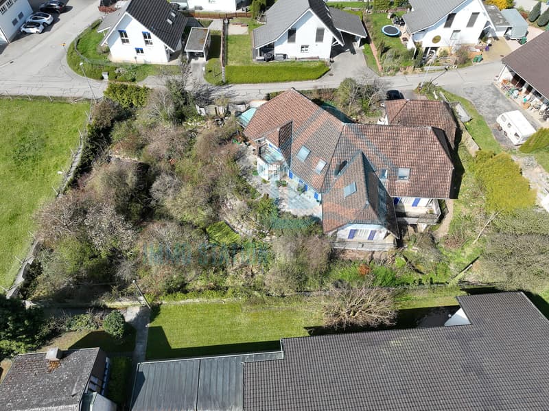 Spacious villa with character, garden & great potential in Stüsslingen (1)