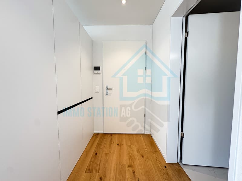 Entrée mit Garderobe