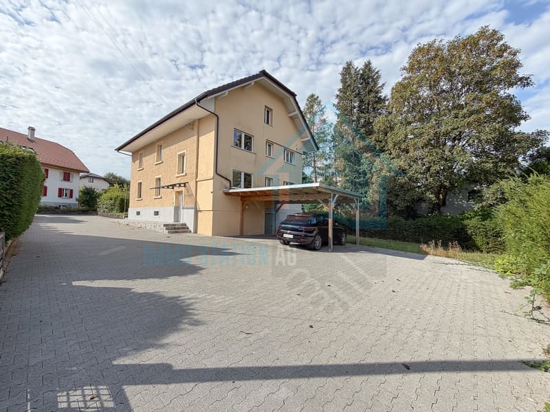 Grosszügiges Zweifamilienhaus mit Garten - ideal für Familien (1)