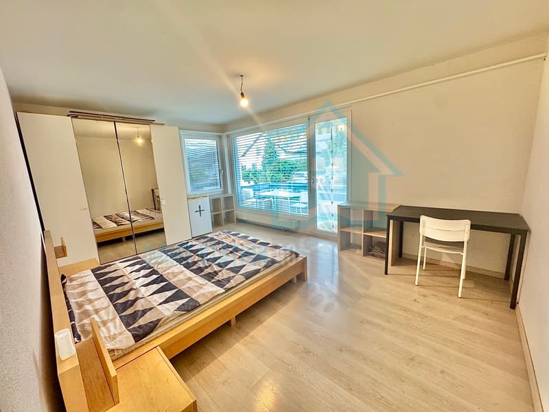 Modernes möbliertes WG-Zimmer mit Balkon an zentrale Lage (1)