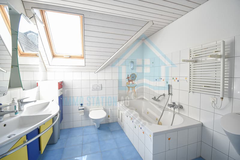 Bad/DU/WC mit Pissoir (1.OG)