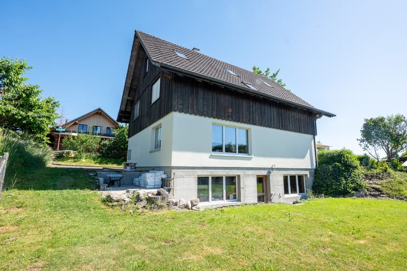 Maison unifamiliale spacieuse avec grand jardin et beaucoup d'espace extérieur (2)