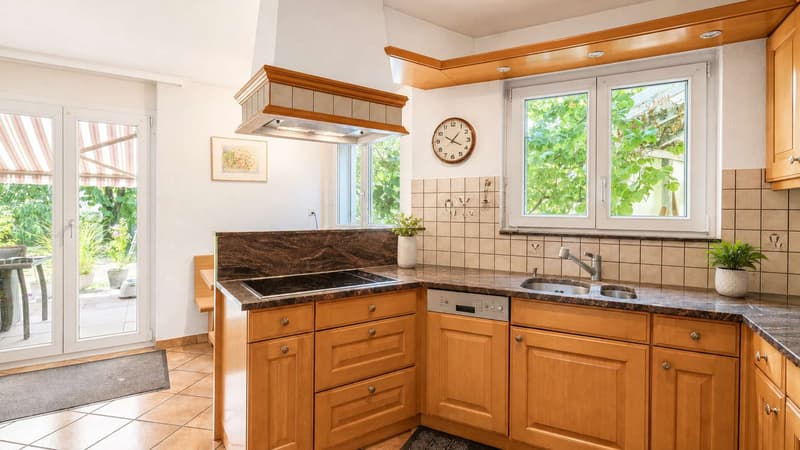 Charmantes 7-Zimmer-Einfamilienhaus mit vermieteter Einliegerwohnung in Waltenschwil AG (6)