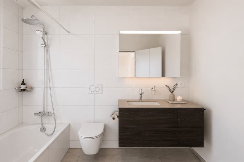 ÜBER DEN DÄCHERN VON UETIKON AM SEE: Moderne 3.5-Zimmer-Attikawohnung mit zwei Terrassen & Weitblick (9)