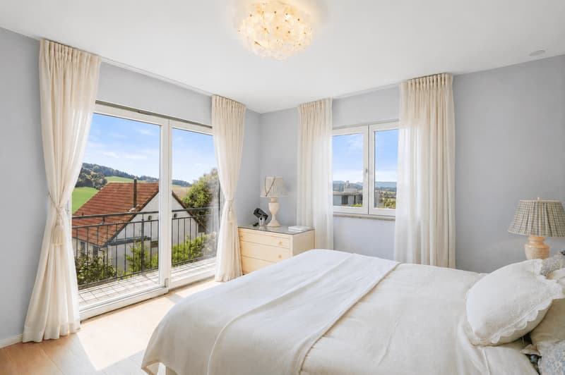 WEITBLICK TRIFFT LANDHAUSCHARME: Elegantes 6.5-Zimmer- Einfamilienhaus auf der Forch (12)