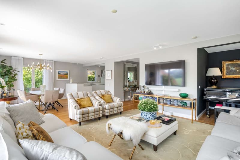 WEITBLICK TRIFFT LANDHAUSCHARME: Elegantes 6.5-Zimmer- Einfamilienhaus auf der Forch (6)