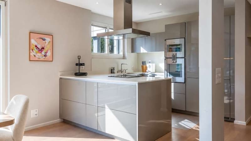 STILVOLLES WOHNEN MIT BESONDEREM LEBENSGEFÜHL: Lichtdurchflutete 4.5- Zimmerwohnung in Zumikon (6)