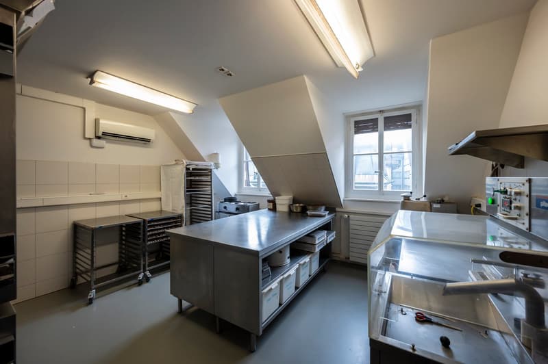 Continue Bern's baking tradition: Storchenbäckerei Keller AG for sale! (2)
