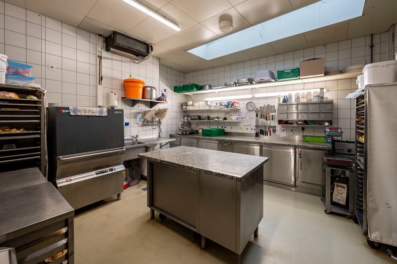 Continue Bern's baking tradition: Storchenbäckerei Keller AG for sale! (6)