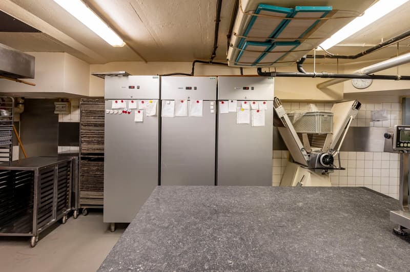 Continue Bern's baking tradition: Storchenbäckerei Keller AG for sale! (12)