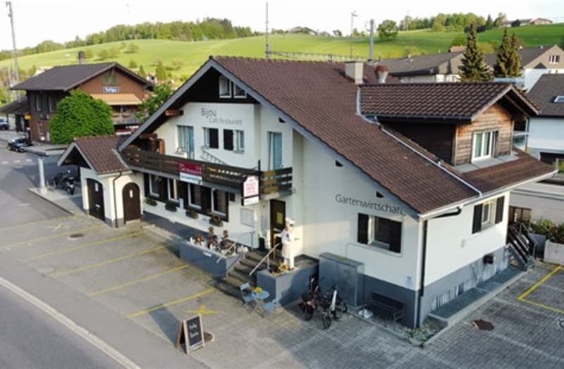 Gewerberäumlichkeiten mit 9 Parkplätzen in Seftigen (1)