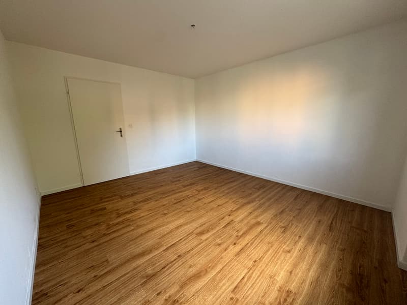 Appartement de 3,5 pièces lumineux au rez-de-chaussée dans un endroit calme (7)