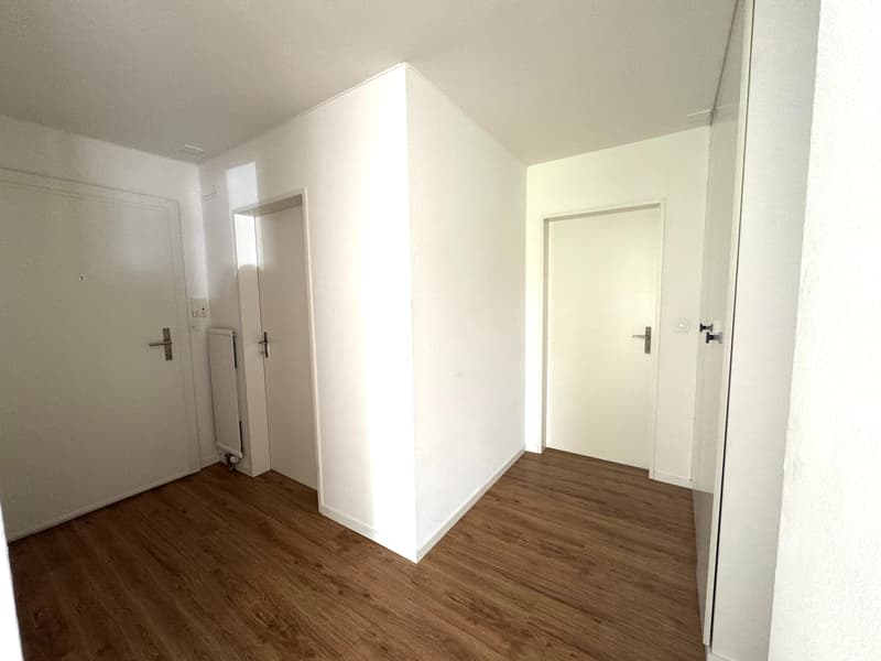 Appartement de 3,5 pièces lumineux au rez-de-chaussée dans un endroit calme (5)