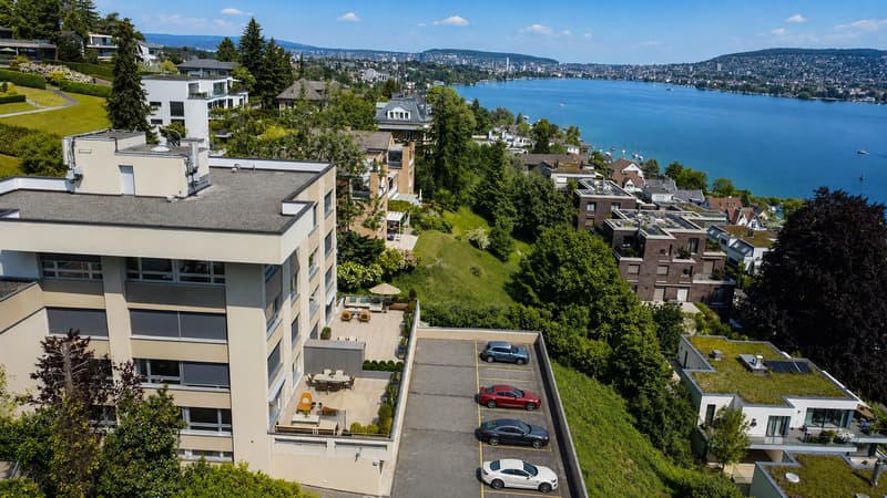 Sicherer Außenparkplatz mit Seesicht in Zürich (3)