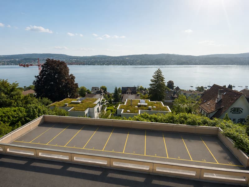 Sicherer Außenparkplatz mit Seesicht in Zürich (5)