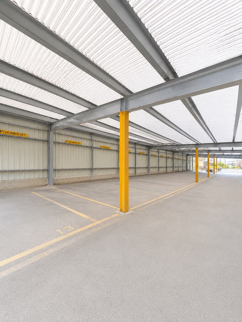 Überdachter Aussenparkplatz an zentraler Lage in Schlieren zu vermieten (1)