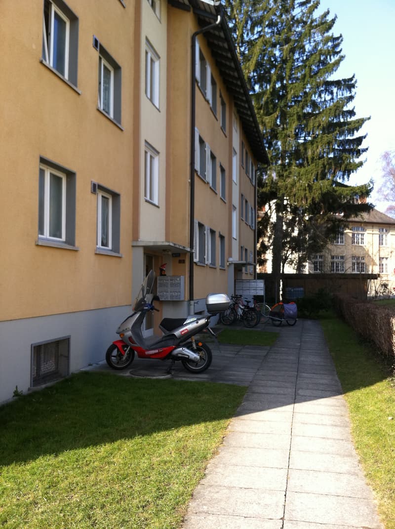 Grosszügige 6.5-Zimmer-Wohnung mit besonderem Charme und Gartenzugang (2)