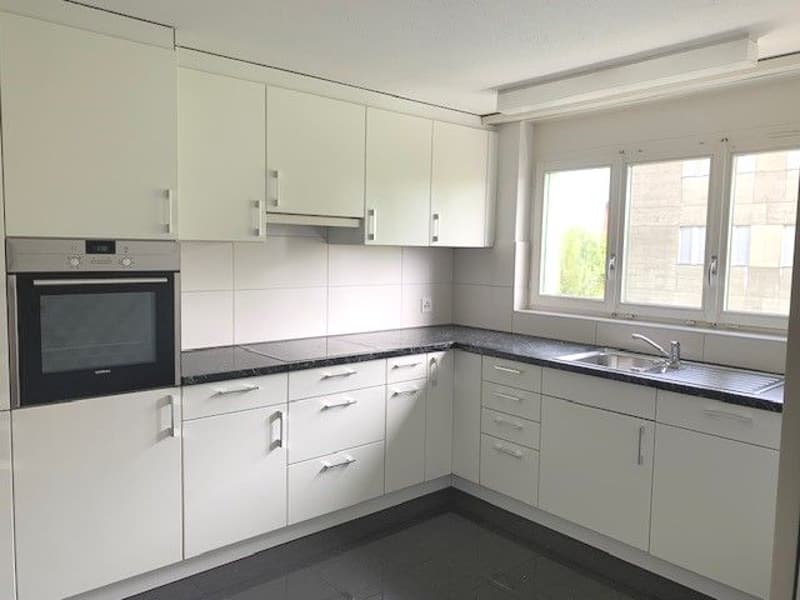 Schöne 4.5-Zimmerwohnung in Seenähe mit Cheminée und Balkon - OHNE LIFT (3)